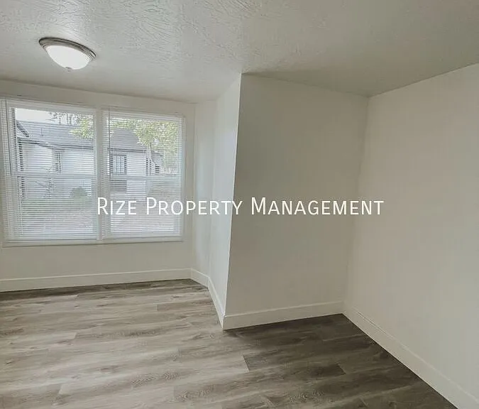 753 E Scott Ave — Photo 5