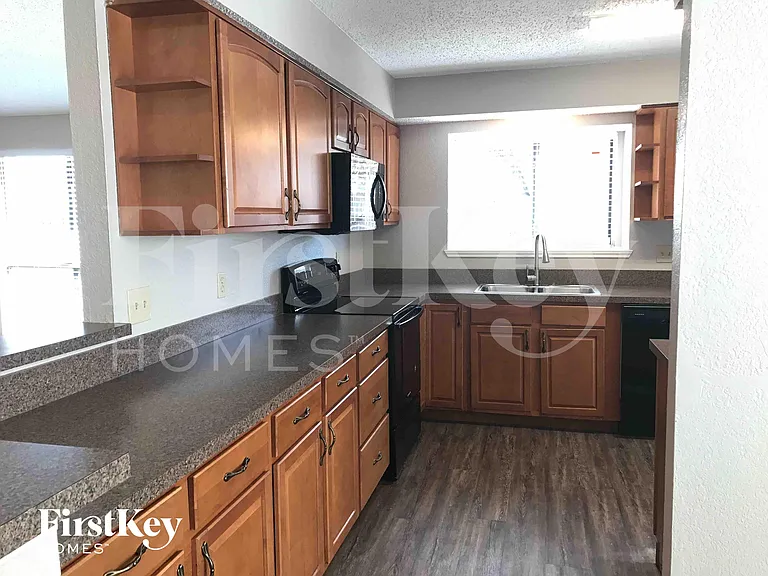 1007 Creighton Ct — Photo 4