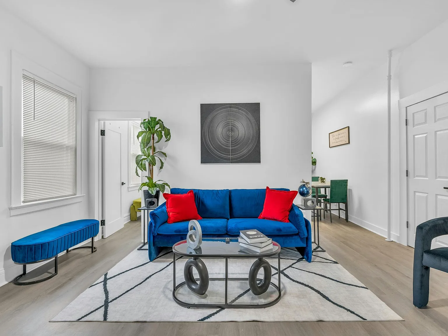 2 bed, 900 sqft, $3,500 — Photo 3
