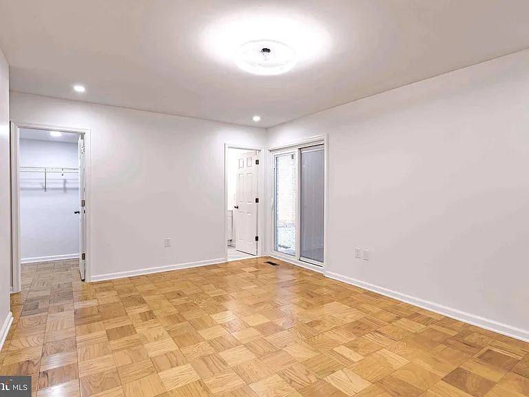 1 Stonehenge Cir #2 — Photo 45