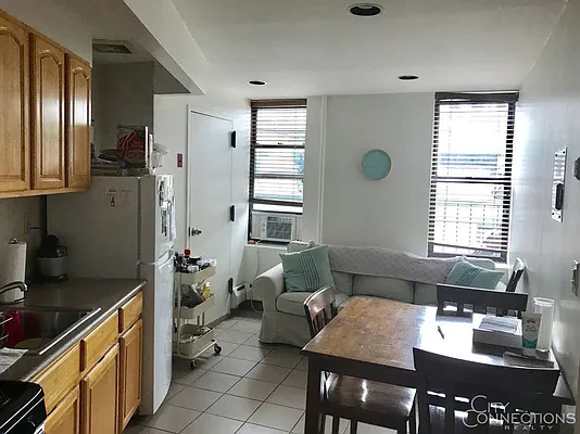 Rented by City Connections Realty | media 2