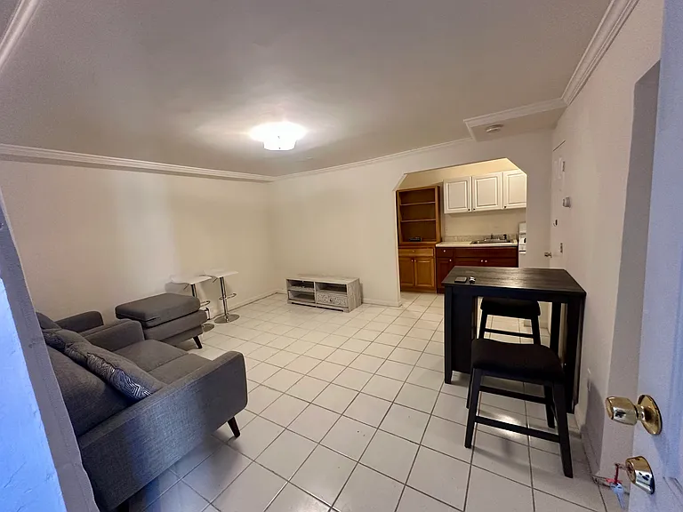 2426 Young Ave #1 — Photo 1