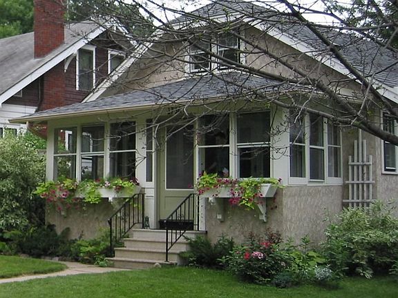 2nd image of 1736 Saint Clair Ave