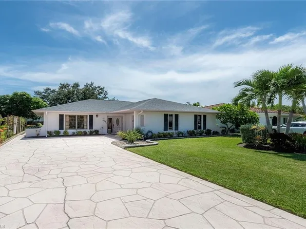 520 E Valley DR, BONITA SPRINGS, FL 34134