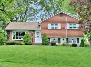 8 Lilac Pl, Randolph, NJ 07869