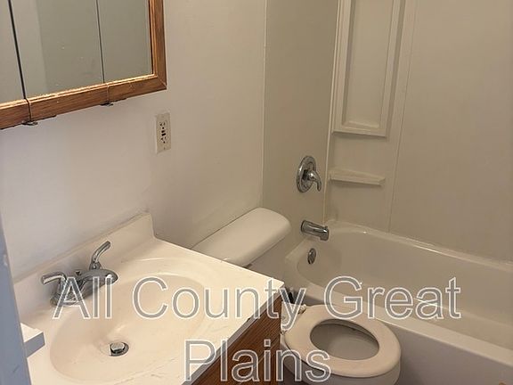 4th image of 1060 Washington Blvd APT 2W