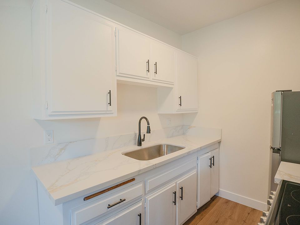 1st image of 821 W 167th St #4