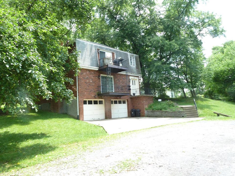 Private drive and yard