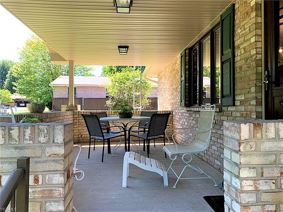 4th image of 3936 Glenoak Dr NE