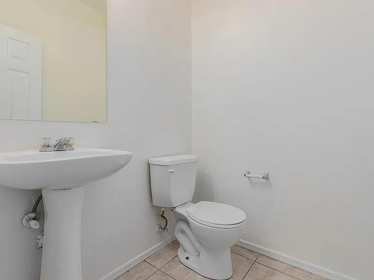 3209 W Saint Catherine Ave — Photo 1