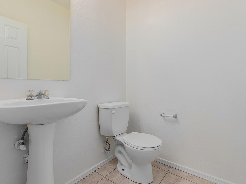 1st image of 3209 W Saint Catherine Ave