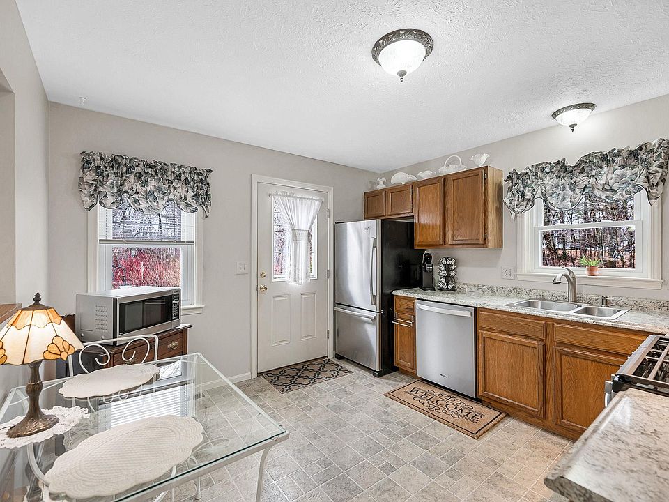11 Linden Street, Hudson, NH 03051 | Zillow