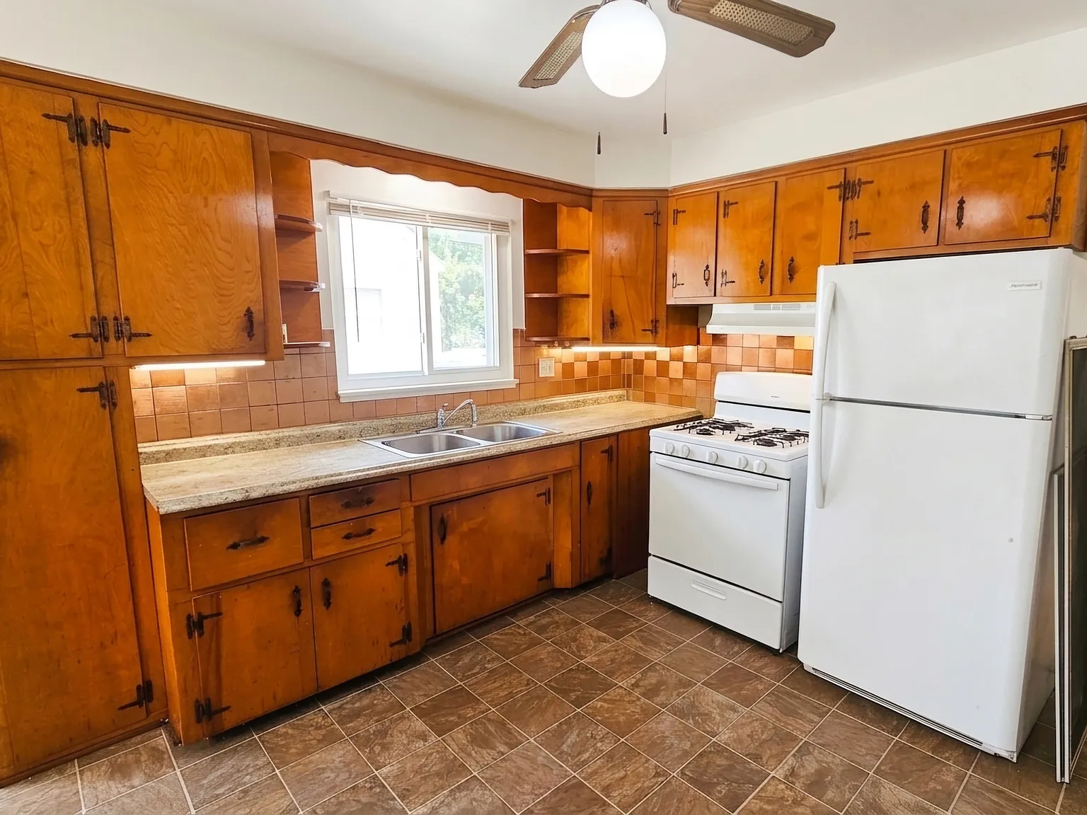 3 bed, 1062 sqft, $1,750 — Photo 3