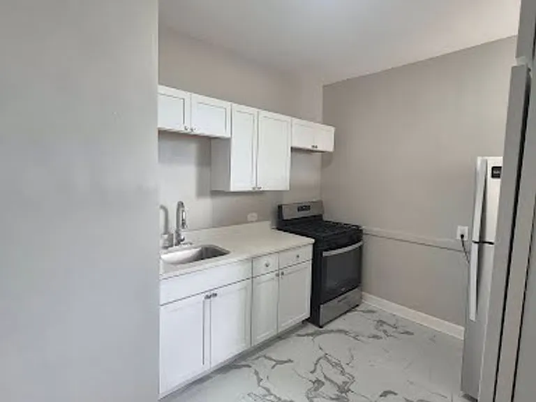 5735 W Washington — Photo 11
