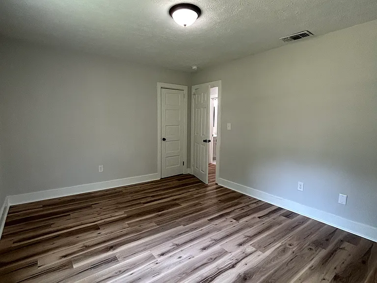 522 Woodbury Rd — Photo 12