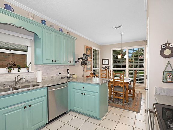 4th image of 1449 Champions Green Dr