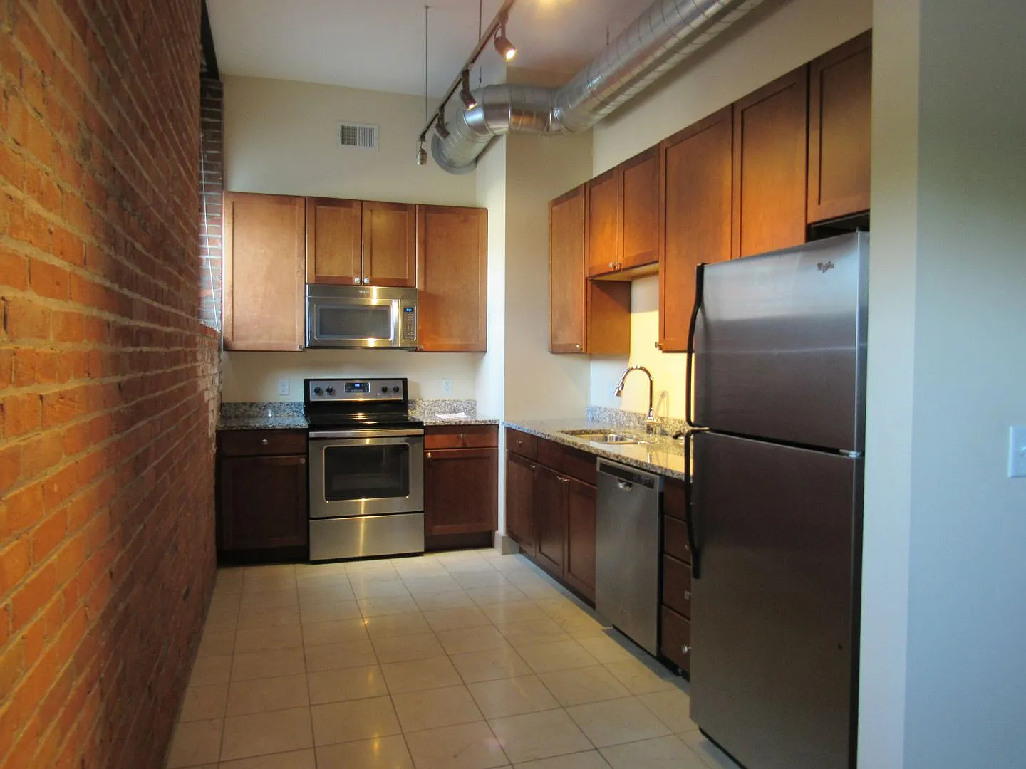 427 Pershing Ave — Photo 4