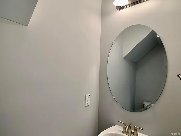 141 Diploma Dr — Photo 8