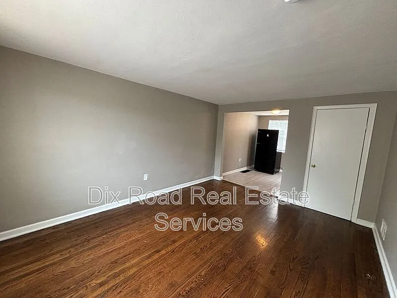 2 bed, 1.0 bath, $695 — Photo 3