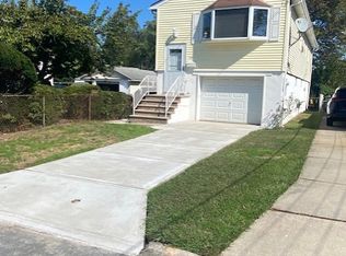 93 Hickory St, Edison, NJ 08817