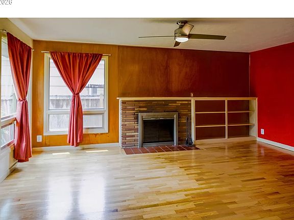 5th image of 2682 Harris St