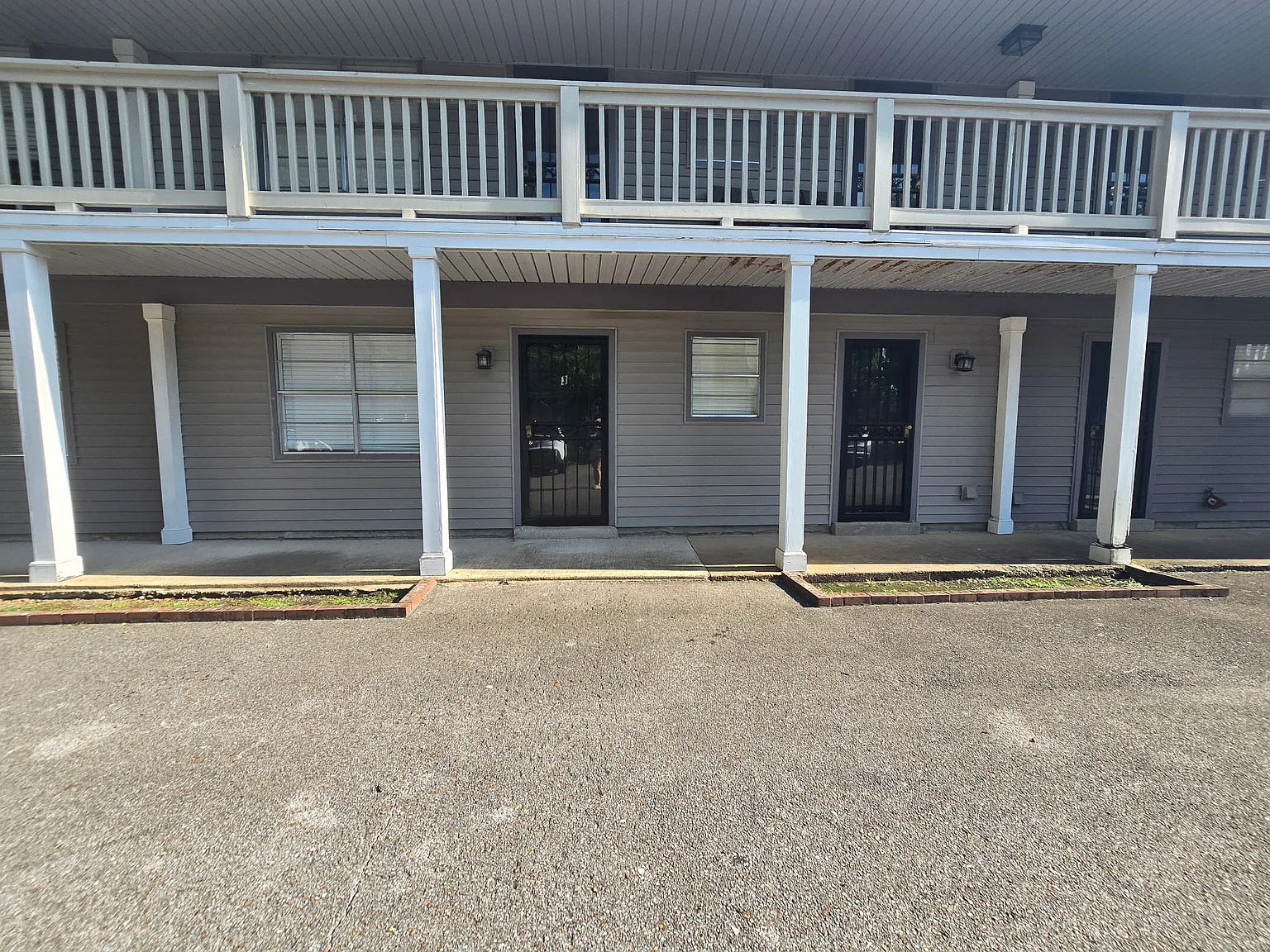 2 bed, 1014 sqft, $975 — Photo 1