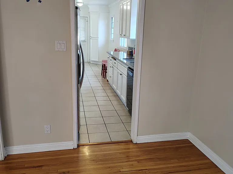 4734 Allott Ave — Photo 9