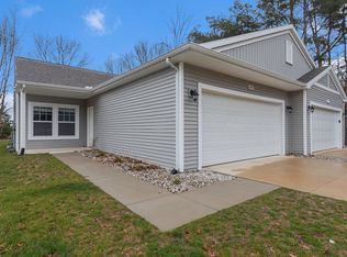 5499 E Karen Ct, Stevensville, MI 49127