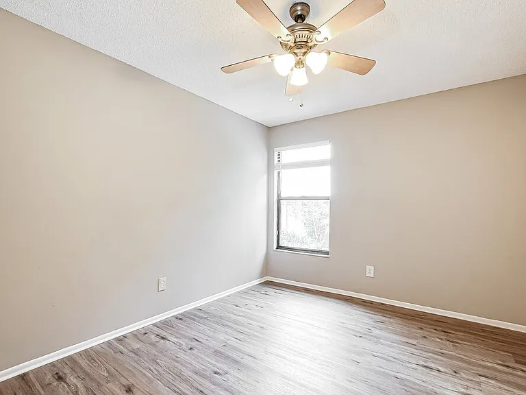 1226 Creekbottom Cir — Photo 12