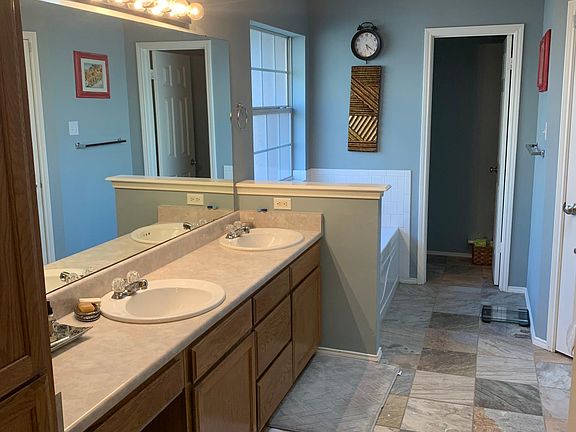 4th image of 3601 Lantana Ct