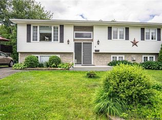 6 Willingdon St, Oromocto, NB E2V4N5