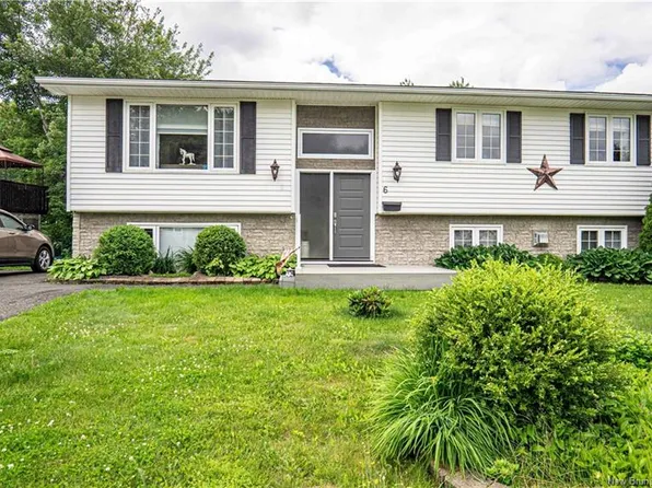 6 Willingdon St, Oromocto, NB E2V 4N5