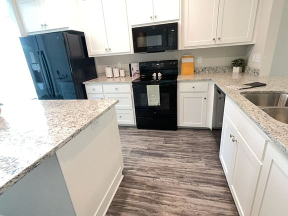 4th image of 282 Oak Valley Dr