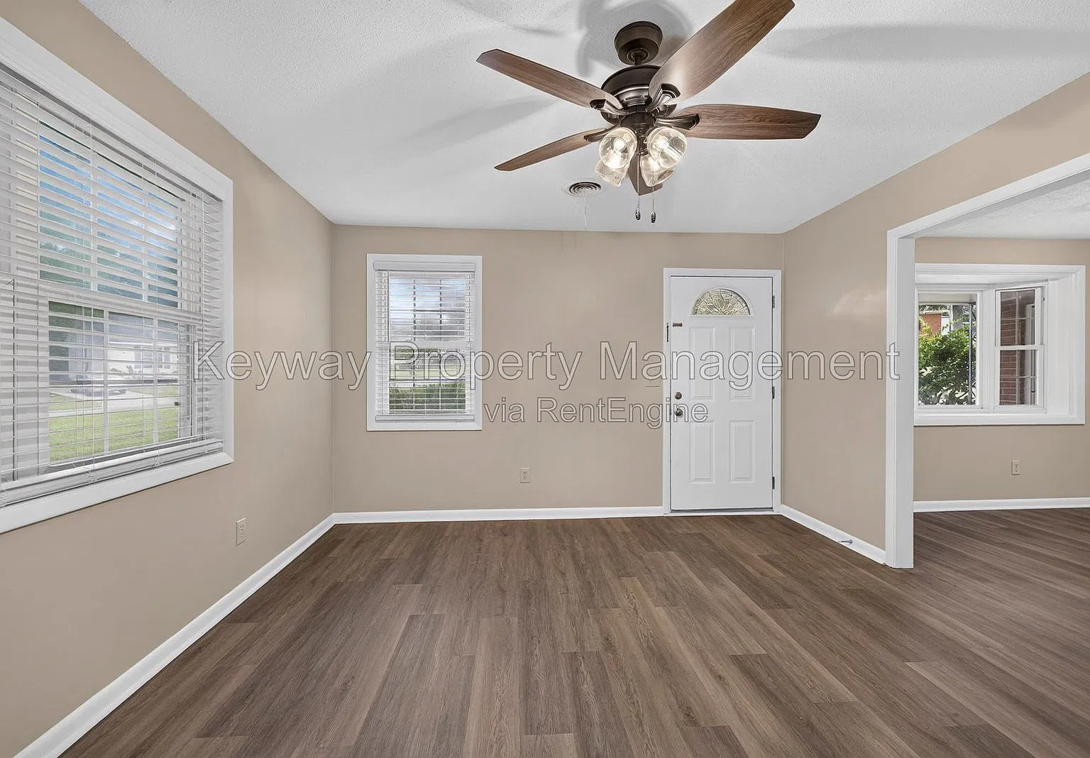 3 bed, 2.0 bath, 1407 sqft, $1,600 — Photo 4