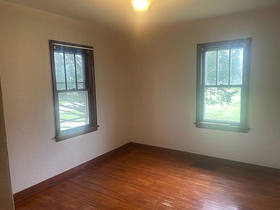 5th image of 105 N Depot St