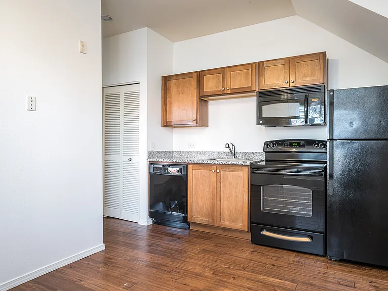 455 NE 24th Ave — Photo 39