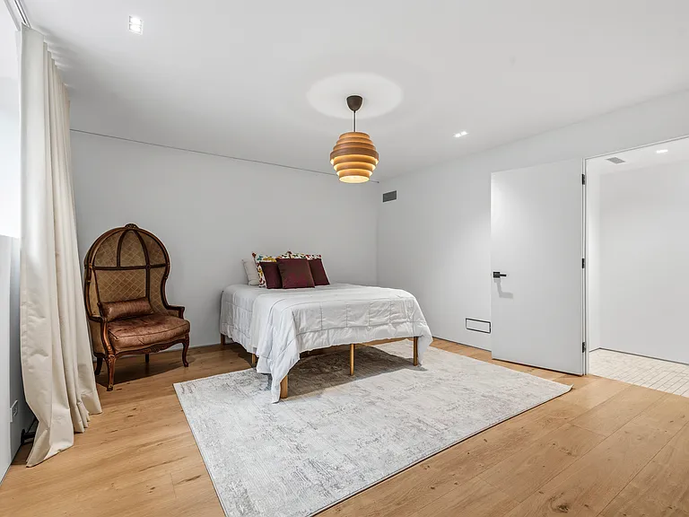 101 Montauk Blvd — Photo 29