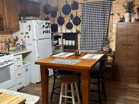 4th image of 320 Ray Mathis Rd