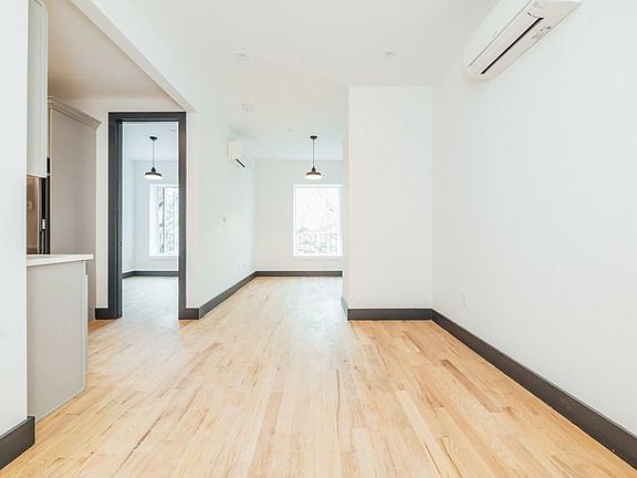4th image of 921 Gates Ave #1