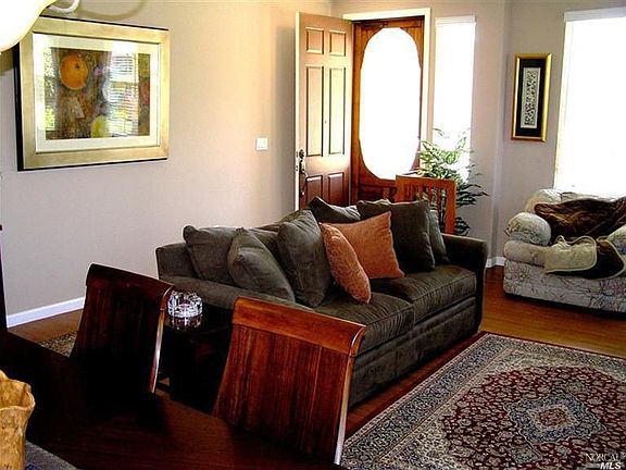 3rd image of 39 Sophia Ct