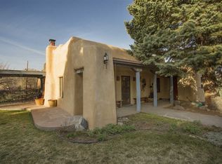 126 Las Cruces Rd, Taos, NM 87571