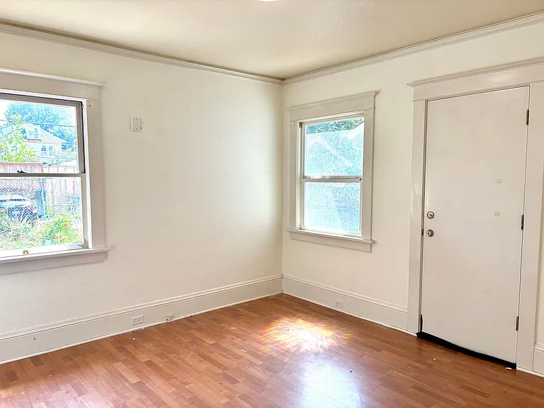3832-3834 N Albina Ave — Photo 17