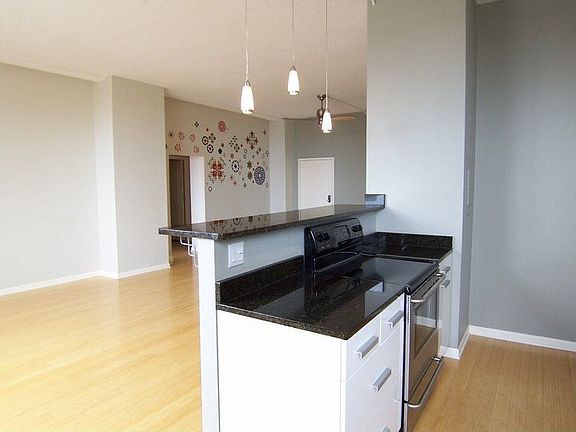 4th image of 600 Fair Oaks Ave