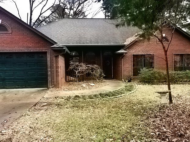 1st image of 210 N Lexington Dr