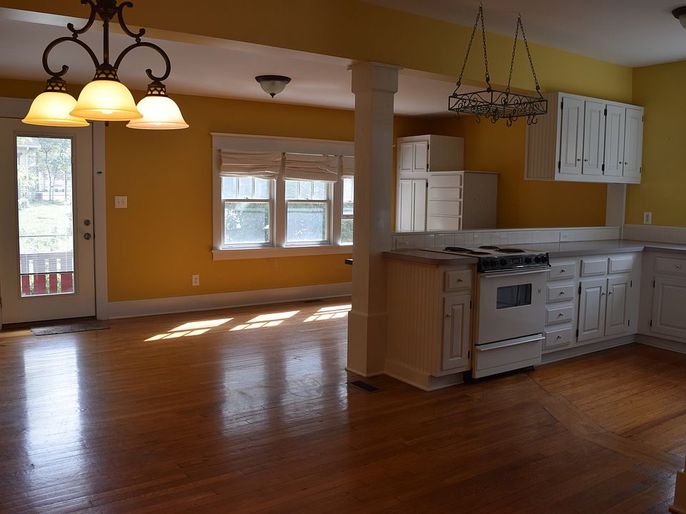 Kitchen/back room/rear door