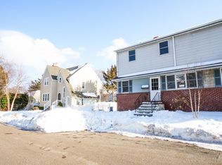 5 Pearsall Pl, Babylon, NY 11702