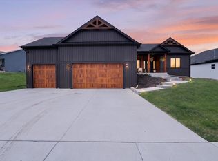624 Greenway Point Dr, Janesville, WI 53548