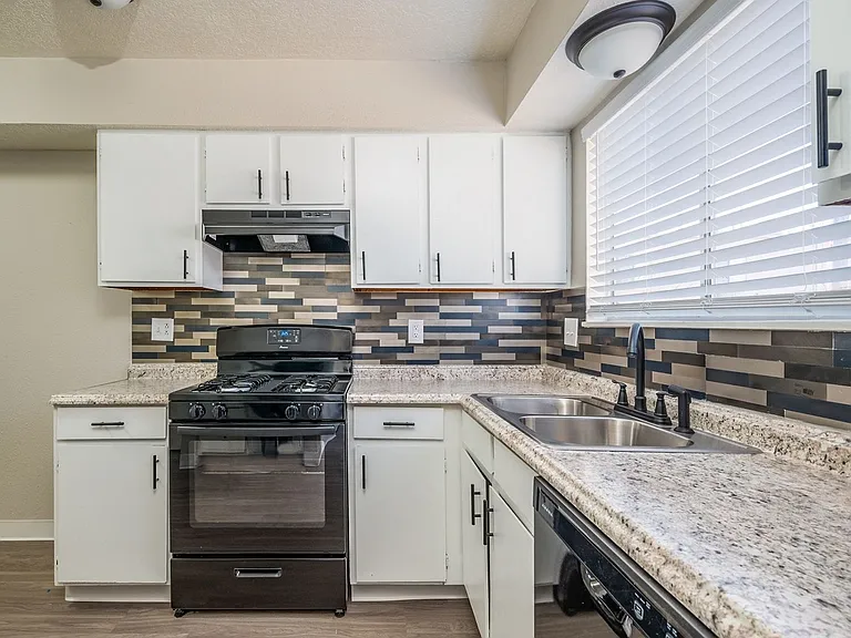 Spacious 2-Bedroom Townhomes — Photo 17