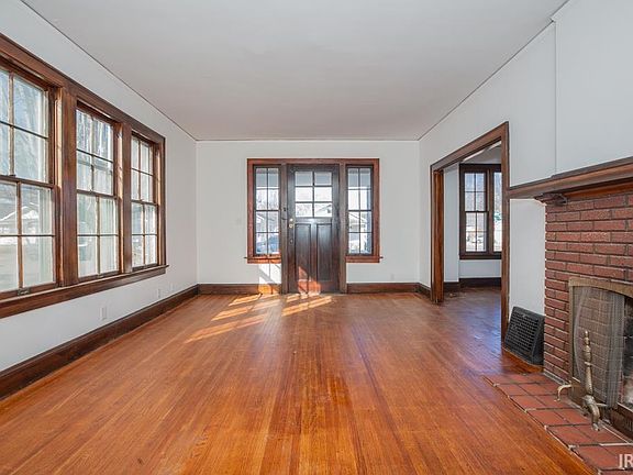 3rd image of 700 S Runnymeade Ave