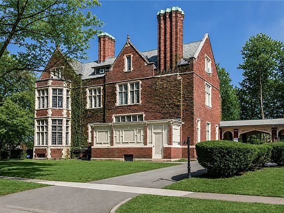 5th image of 935 East Ave